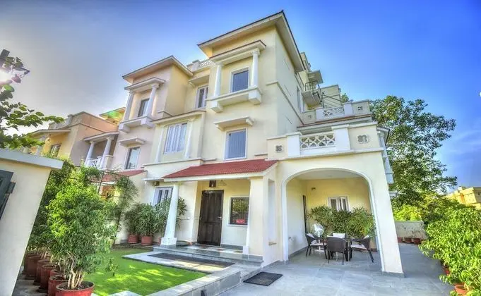 Tek Büyük veya İki Ayrı Yataklı Oda, Sigara İçilebilir, Köşe