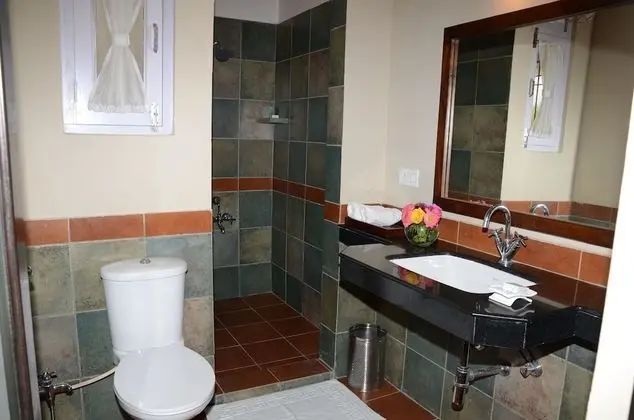 Tek Büyük veya İki Ayrı Yataklı Oda, Sigara İçilebilir, Köşe