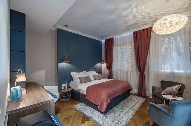 Deluxe Tek Büyük Yataklı Oda