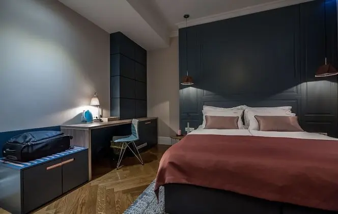 Deluxe Tek Büyük Yataklı Oda