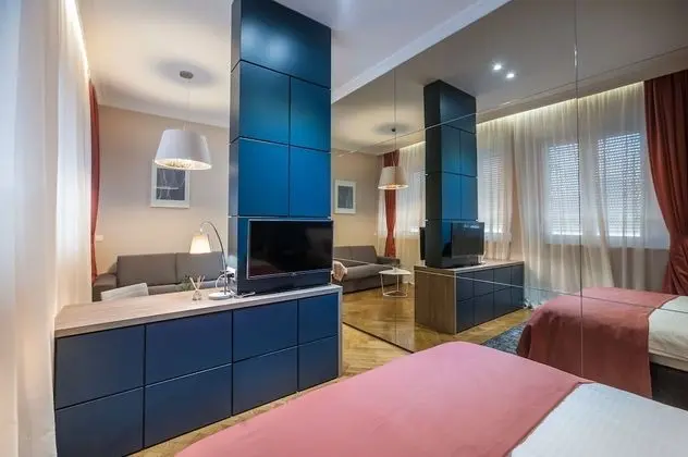 Deluxe Tek Büyük Yataklı Oda (with extra bed)