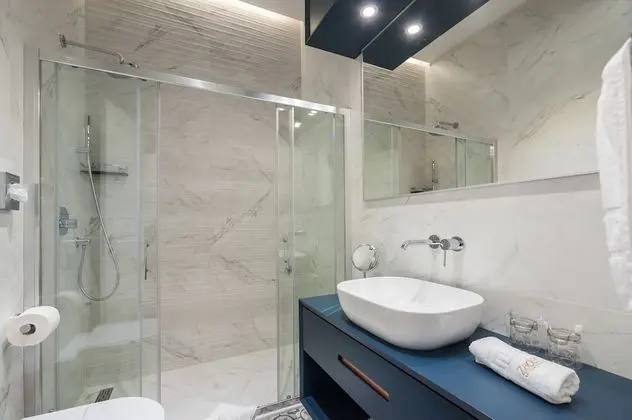 Deluxe Tek Büyük Yataklı Oda (with extra bed)