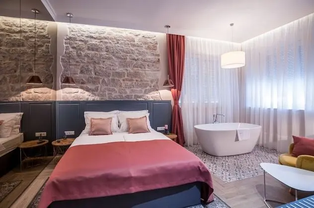 Deluxe Tek Büyük Yataklı Oda, Küvet