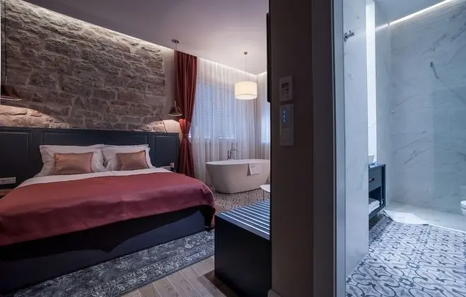 Deluxe Tek Büyük Yataklı Oda, Küvet