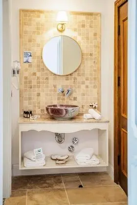 Standart Oda, Sokak Manzaralı, Giriş Katı