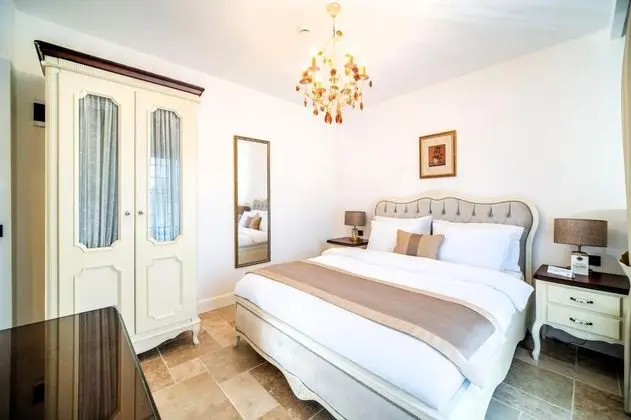 Standart Oda, Sokak Manzaralı, Giriş Katı
