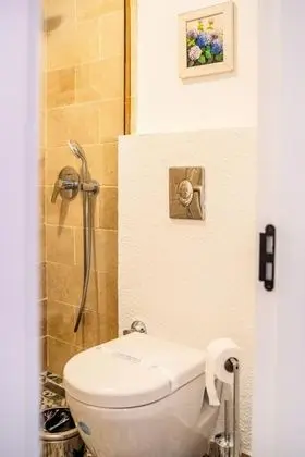 Standart Oda, Sokak Manzaralı, Giriş Katı