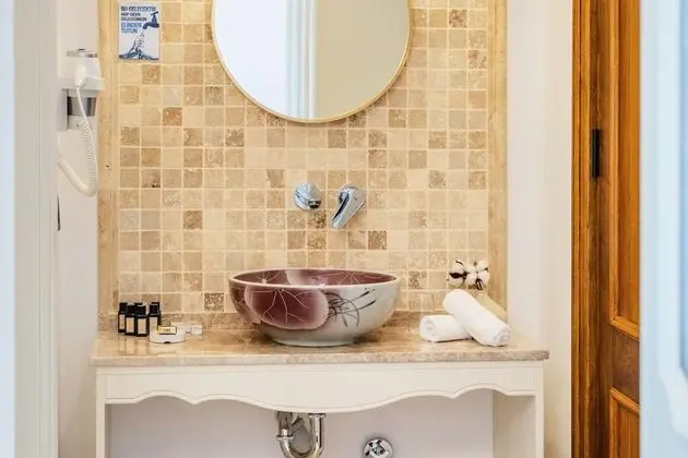 Standart Oda, Sokak Manzaralı, Giriş Katı