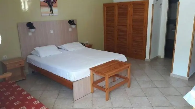 Stüdyo, Havuz Kenarı