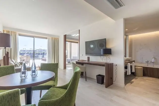 Süit (Penthouse Zafiro, 2 Adults+2 Children)