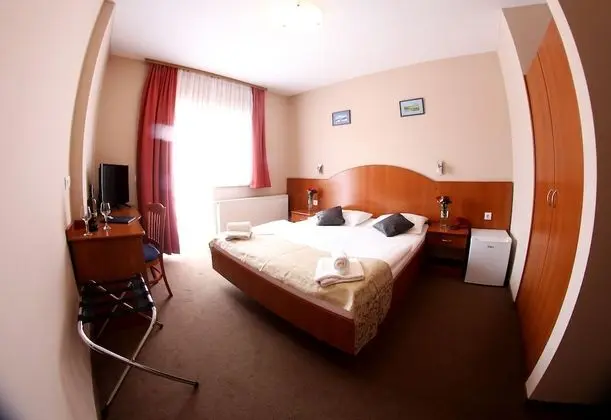 Standard Tek Büyük Yataklı Oda