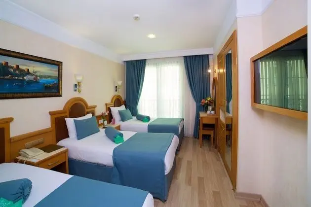 Üç Kişilik Oda