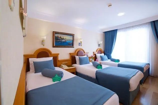 Üç Kişilik Oda