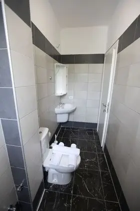 Üç Kişilik Oda, Balkon