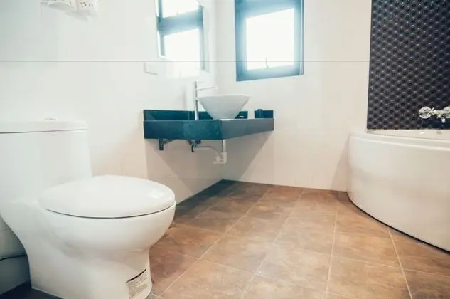 Tek Büyük Yataklı Oda (Street View)