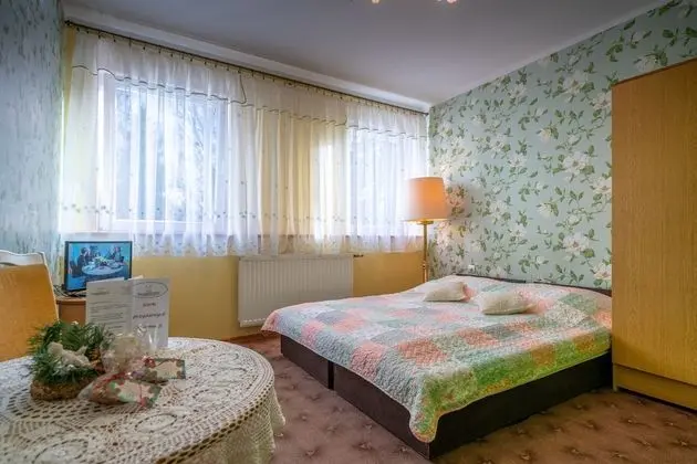 Traditional Tek Büyük veya İki Ayrı Yataklı Oda