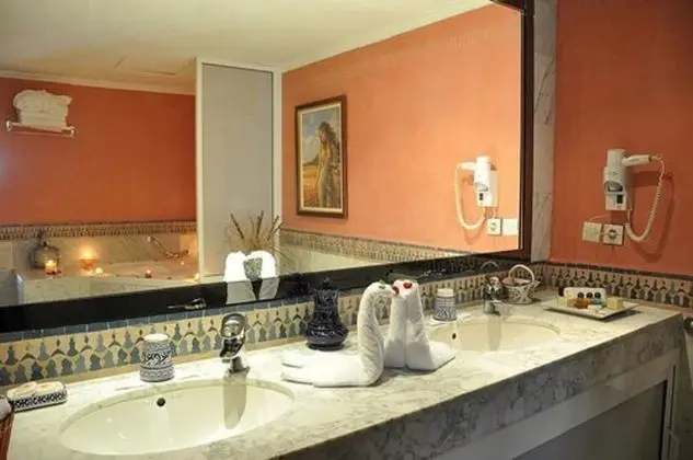Luxury Tek Kişilik Oda, 1 Tek Kişilik Yatak, Balkon, Bahçe Manzaralı