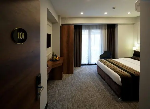 Çift Kişilik, Şehir Manzaralı