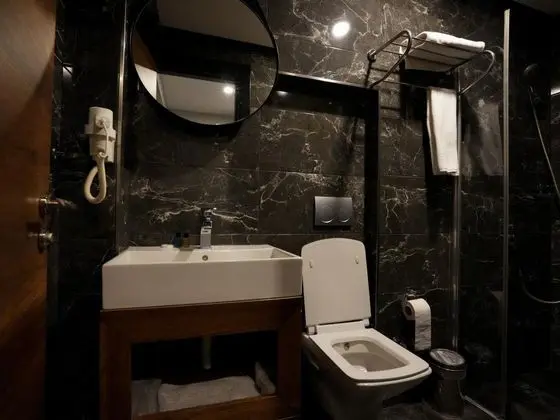 Tek Kişilik, Şehir Manzaralı