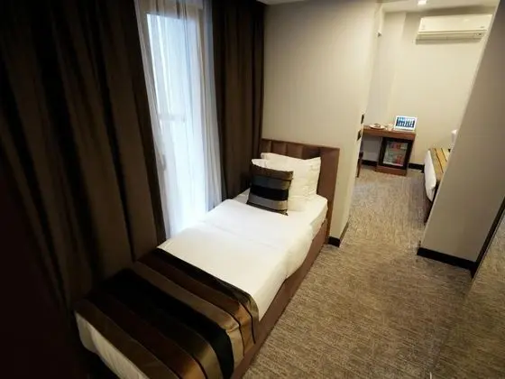 Triple, Şehir Manzaralı