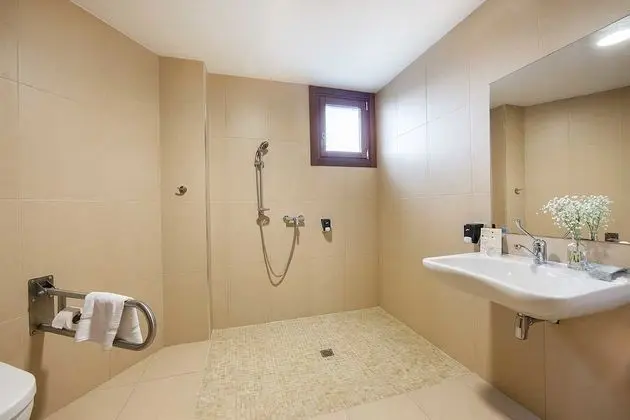 Standard Büyük Yataklı Tek Kişilik Oda