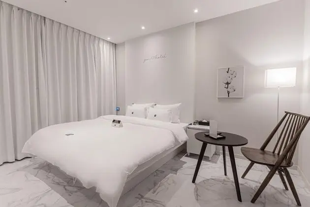 Standard Tek Büyük Yataklı Oda