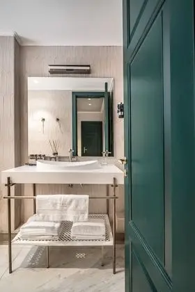 Comfort Tek Büyük Yataklı Oda
