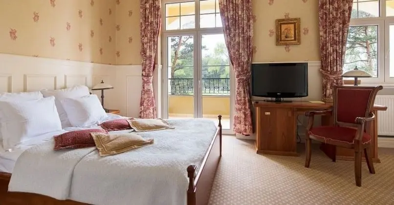 Superior Oda, 1 Büyük (Queen) Boy Yatak ve Çekyat