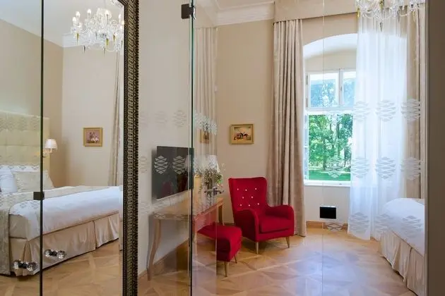 Deluxe Tek Büyük Yataklı Oda (extra bed, park view, 1st floor )