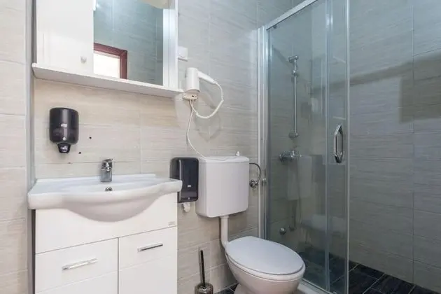 Comfort Apart Daire, 1 Yatak Odası, Küçük Mutfak, Ek Bina