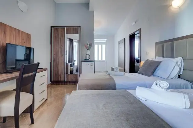 Standard Apart Daire, 1 Yatak Odası, Teras, Ek Bina