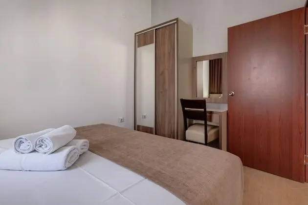 Standard Apart Daire, 1 Yatak Odası, Teras, Ek Bina