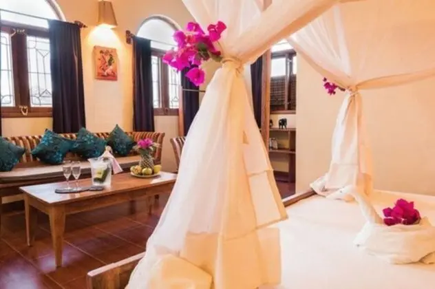 Honeymoon Süit, Havuz Manzaralı