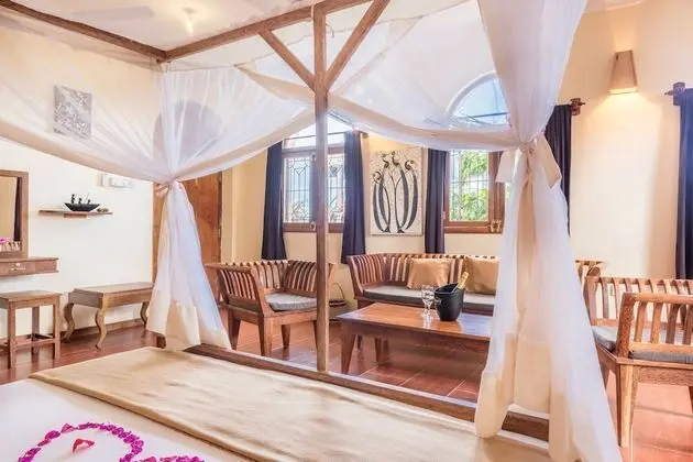 Honeymoon Süit, Havuz Manzaralı
