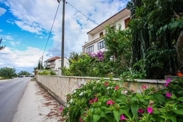 Apart Daire (Žana - close to beach - A1(5+1) Veli)