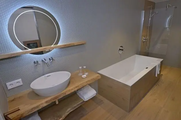 Deluxe Tek Büyük Yataklı Oda, Denize Sıfır