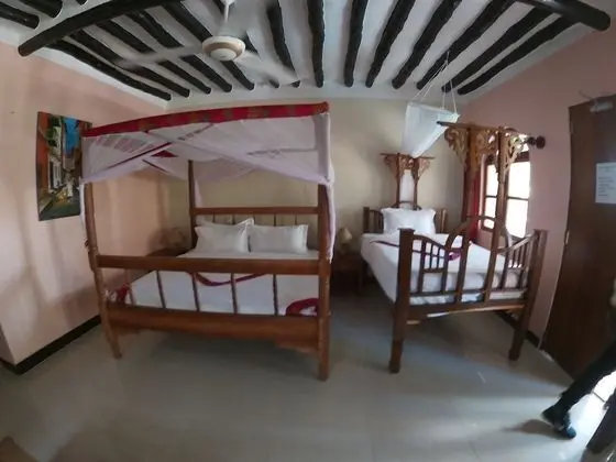 Comfort Üç Kişilik Oda, Birden Çok Yatak, Teras, Havuz Manzaralı