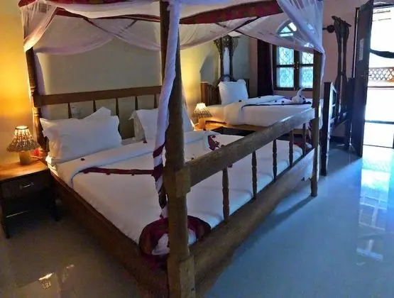 Comfort Üç Kişilik Oda, Birden Çok Yatak, Teras, Havuz Manzaralı