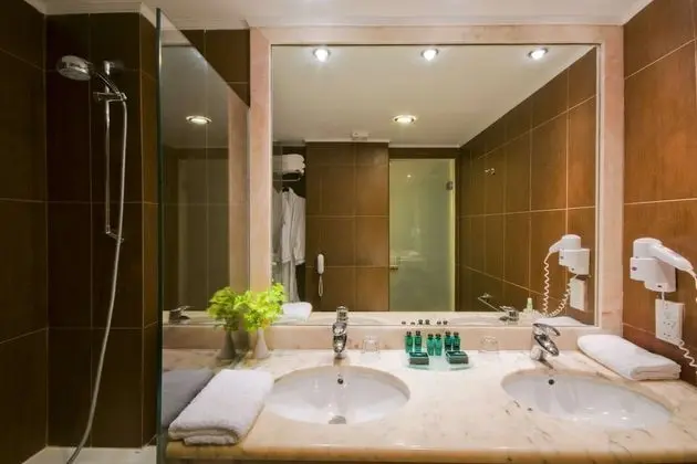 Deluxe Oda, 1 Büyük (Queen) Boy Yatak, Balkon