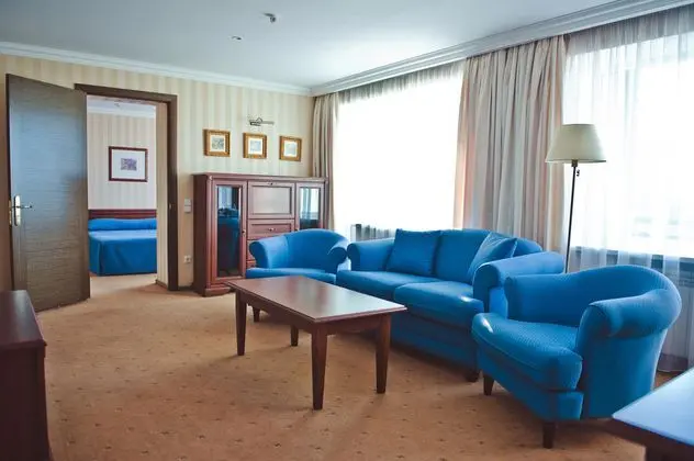 Junior Suit Business