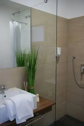 Büyük Yataklı Tek Kişilik Oda