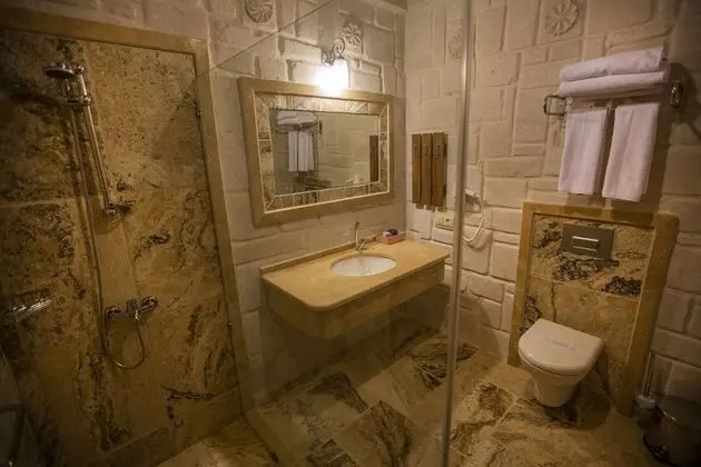 Comfort Cave Room 206