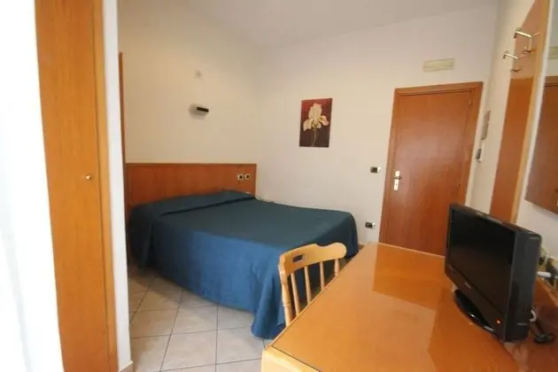 Standard Büyük Yataklı Tek Kişilik Oda