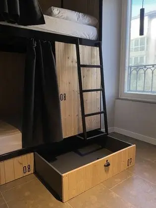 Ortak Ranzalı Oda, Karma Ranzalı Oda (1 Bed in 8 Bed Room)