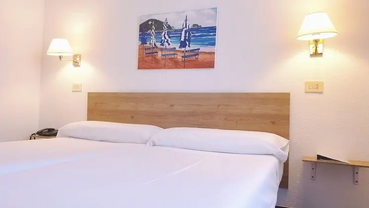 Büyük Yataklı Tek Kişilik Oda