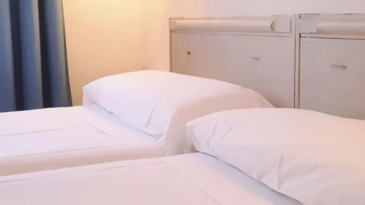 Büyük Yataklı Tek Kişilik Oda