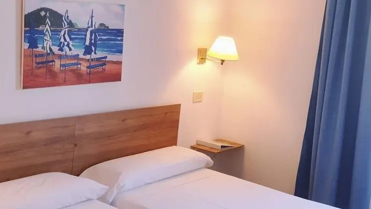 Büyük Yataklı Tek Kişilik Oda