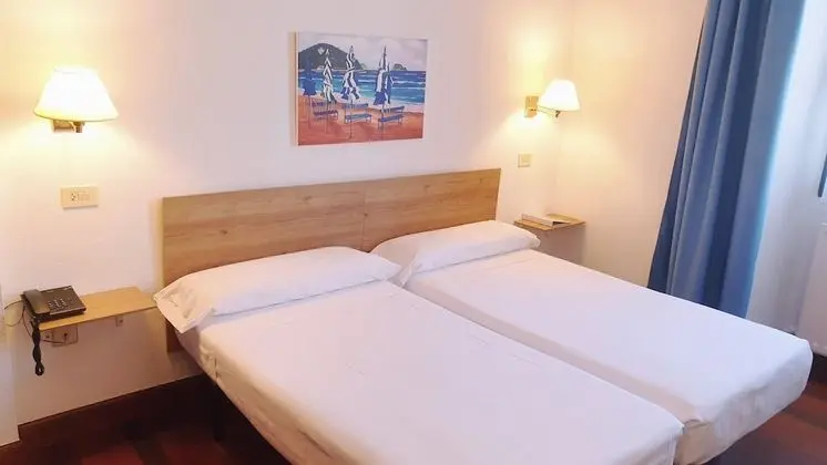 Büyük Yataklı Tek Kişilik Oda