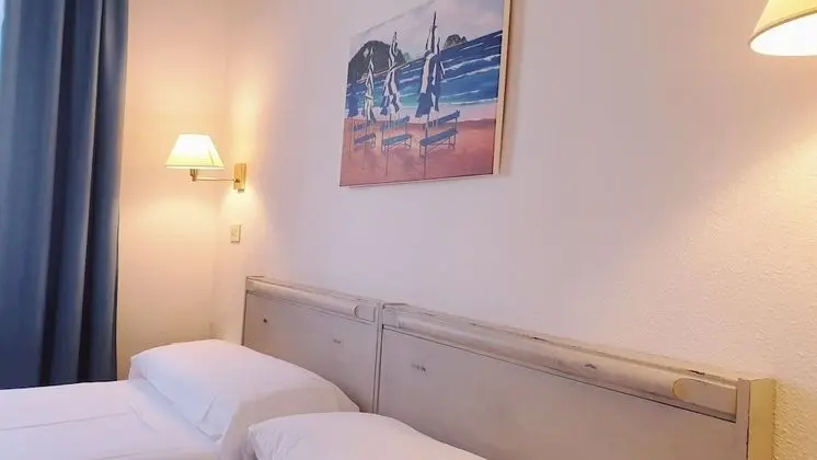 Büyük Yataklı Tek Kişilik Oda