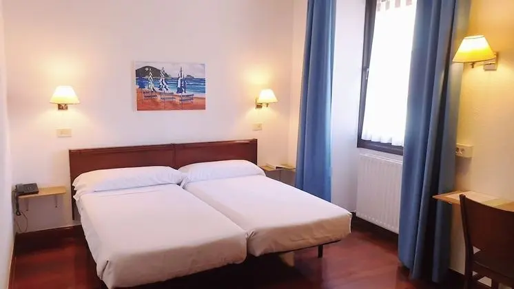 Büyük Yataklı Tek Kişilik Oda